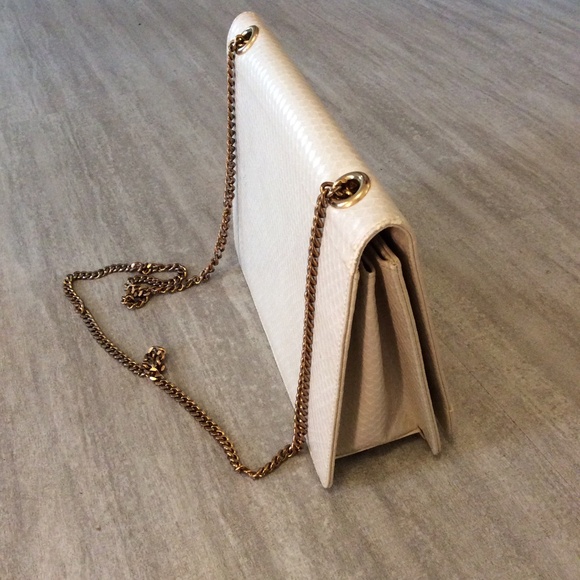 Vintage Cream Faux Snakeskin Gold-Chained Crossbody Bag - Picture 2 of 8